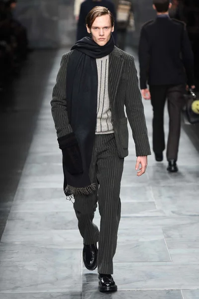 Look 3